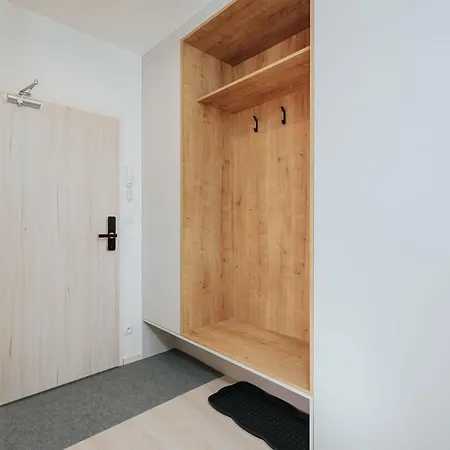 Collin X41 Apartman *